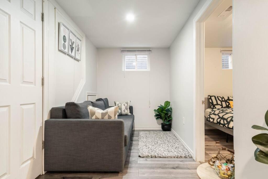 Cozy Nest Basement Unit Apartamento Hamilton Exterior foto